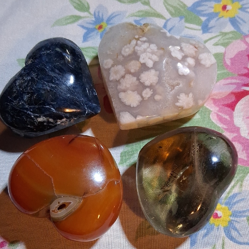 H10 Heart-Shaped Stone Collection